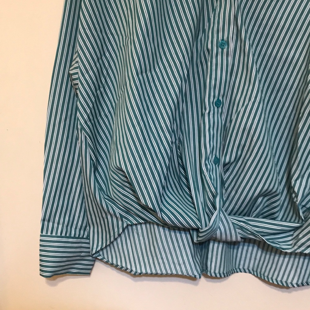 Green and white shirt - Picture 3 of 7